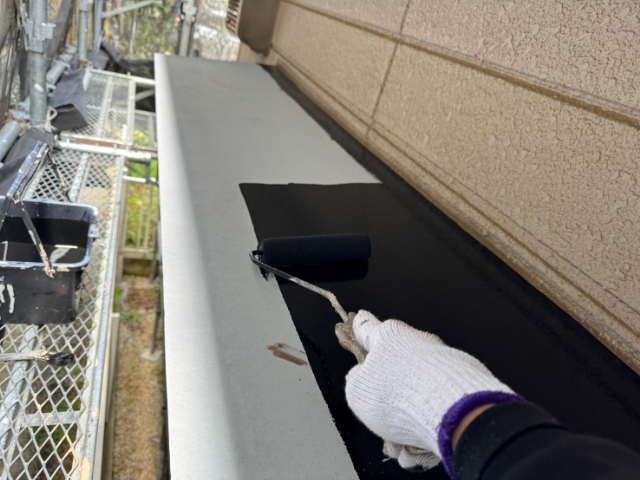 庇屋根塗装中塗り